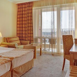Standard Twin Room Low Floor